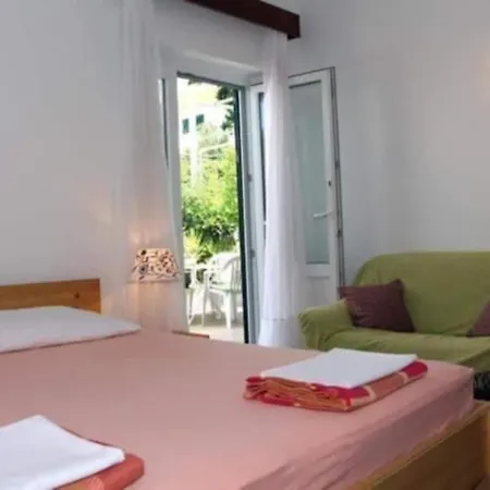 Spacious Seaside 6 Guests Apartman