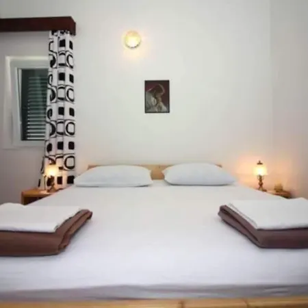 Spacious Seaside 6 Guests Tisno