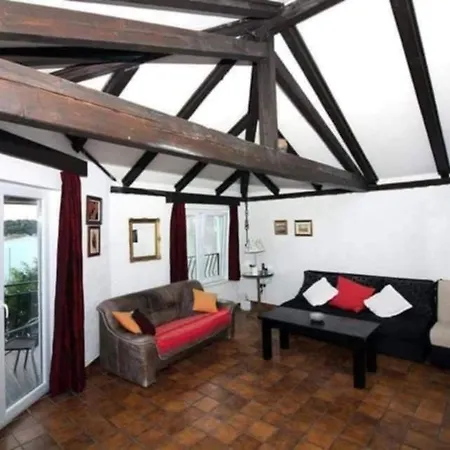 Spacious Seaside 6 Guests Apartment Tisno