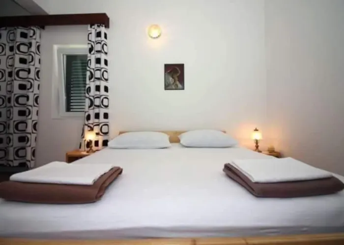 Spacious Seaside 6 Guests Tisno