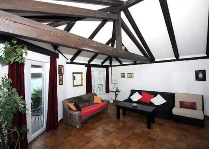 Spacious Seaside 6 Guests Apartamento Tisno